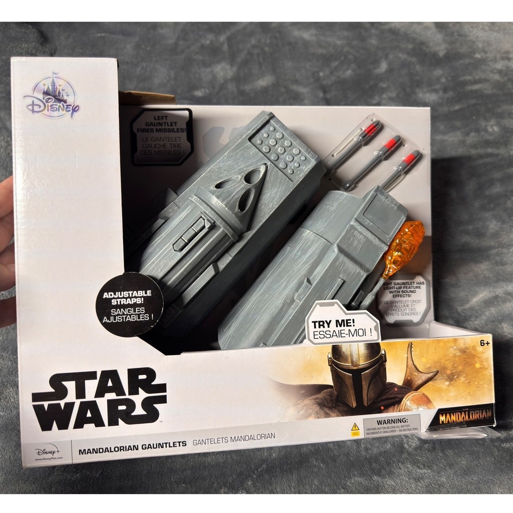 Disney Star Wars The Mandalorian Gauntlets Toy Light Up Sound Missile Fire NEW